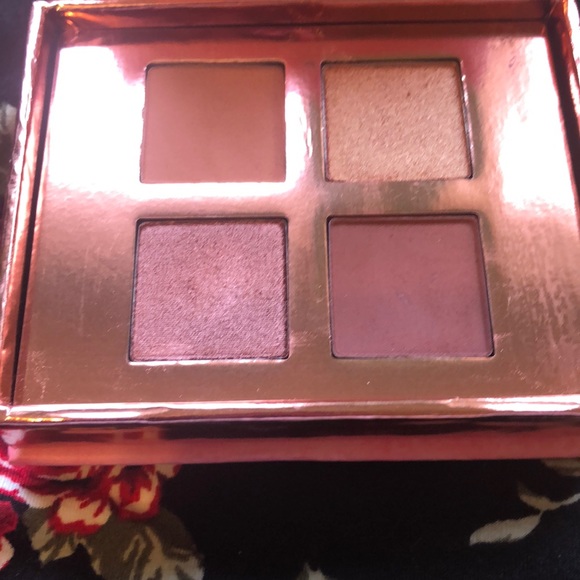 Eye shadow - Picture 2 of 4